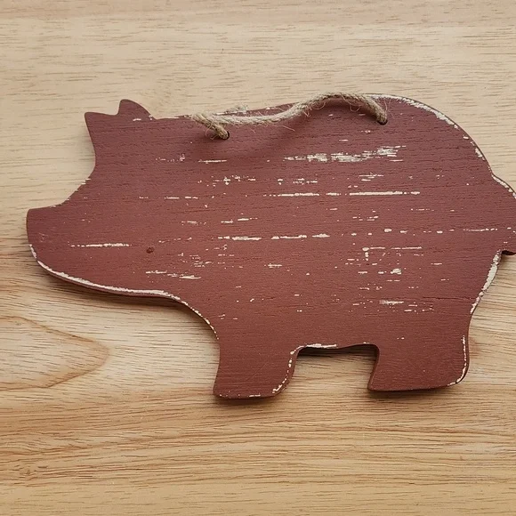 2 -- WOODEN CARVED π PIGS WALL HANGING. - Picture 6 of 7